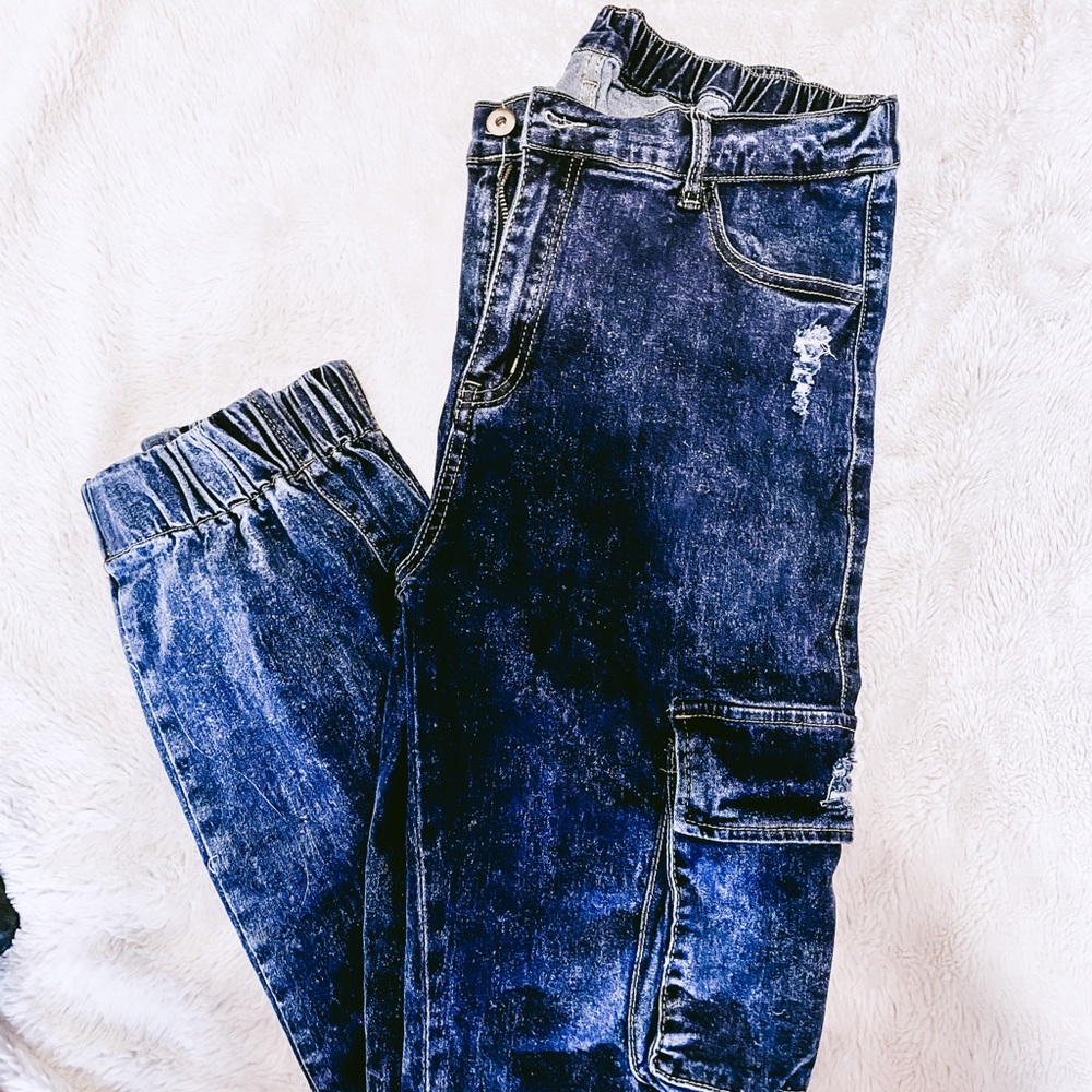 SOLDDark wash ripped cargo jeans
